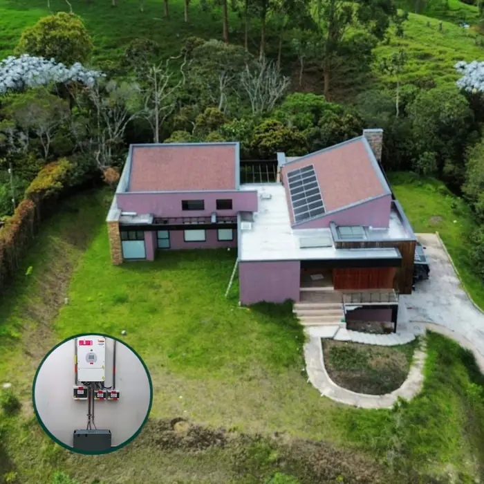 Instalación solar de Más Light Solar vista desde el aire
